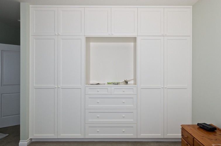 fitted-closet-cabinet